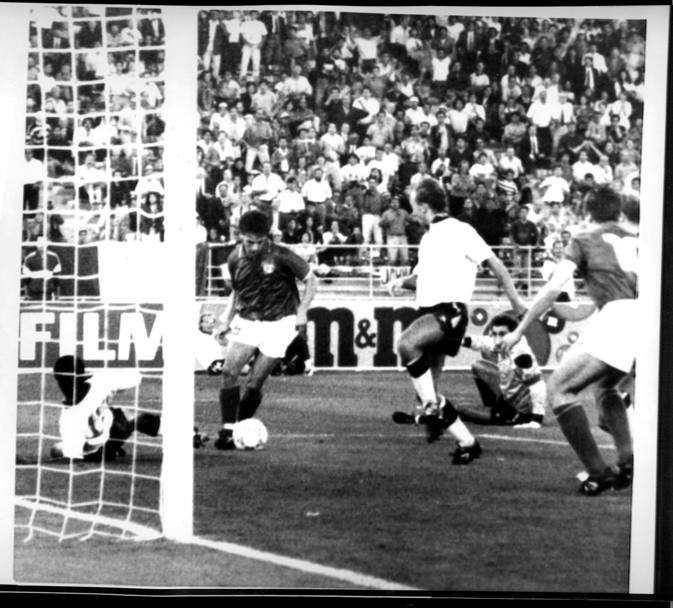 Mondiali Italia &#39;90. finale 3 posto. Italia vs Inghilterra 2 1. gol di Roberto Baggio